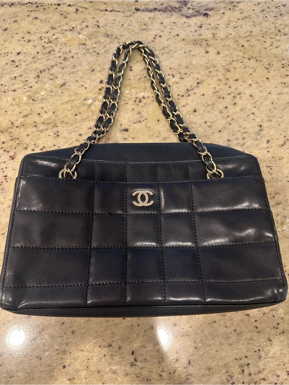 CHANEL Black Quilted Leather Shoulder Bag with Gold Chain